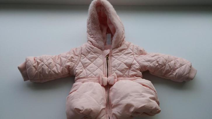 Roze winterjas met strik en bontje maat 68, Kinderen en Baby's, Babykleding | Maat 68, Zo goed als nieuw, Meisje, Jasje, Ophalen of Verzenden