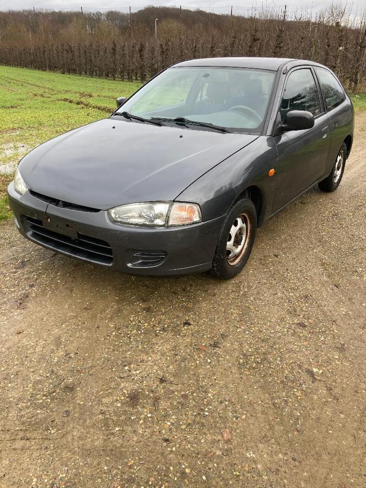 Mitsubishi Colt V, Autos, Mitsubishi, Particulier, Colt, Essence, Hatchback, 3 portes, Boîte manuelle, Argent ou Gris, Bleu, Tissu