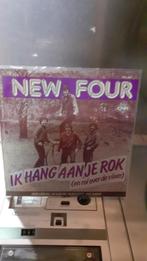 Vinyl singel the New four ik hang aan je rok zie foto, CD & DVD, Vinyles | Néerlandophone, Comme neuf, Enlèvement ou Envoi