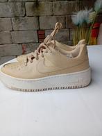 Cuir Nike Air taupe/beige, Vêtements | Femmes, Chaussures, Neuf, Beige, Nike air, Chaussures de sports