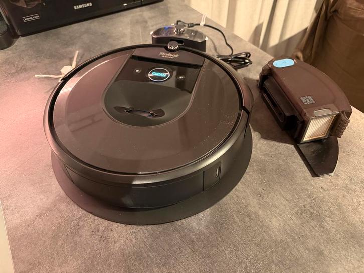 IRobot Roomba combo i8 stofzuigen & dwijlen, Elektronische apparatuur, Stofzuigers, Zo goed als nieuw, Robotstofzuiger, Reservoir