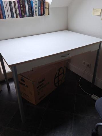 bureau beschikbaar voor biedingen