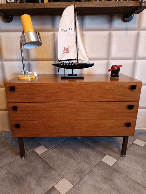 Vintage commode 3 tiroirs combineurop en teck, Huis en Inrichting, Kasten | Ladekasten, Gebruikt, Teakhout, Metaal, Ophalen of Verzenden