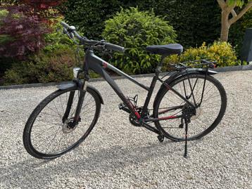 Merida Crossway 300 trekkingfiets (28” | zwart/rood) beschikbaar voor biedingen