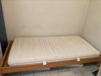 Bed (208x98) met matras, nachtkastje, Huis en Inrichting, Slaapkamer | Bedden, Ophalen