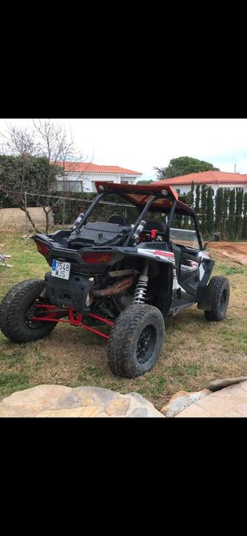 buggy Polaris RZ1000, 3 cylindres, Jusqu'à 11 kW