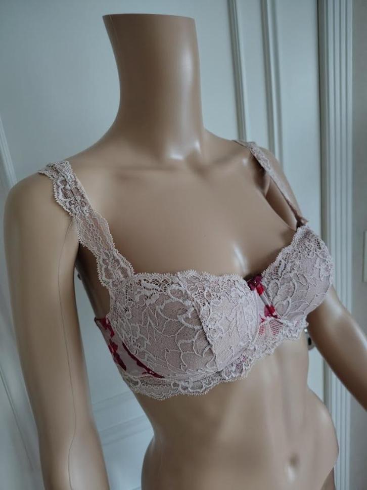 Nieuwe bh van triumph, Kleding | Dames, Ondergoed en Lingerie, BH, Verzenden