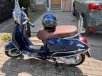 Prachtige vespa 2021 klasse B full optie 2 helmen, Ophalen, Zo goed als nieuw