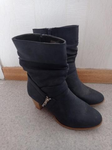 Laarzen beschikbaar voor biedingen