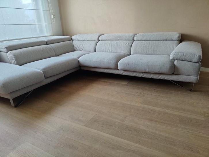 Beige poltrone sofa met opklapbare hoofdsteunen, Huis en Inrichting, Zetels | Zetels en Chaises Longues, Zo goed als nieuw, Vierpersoons of meer
