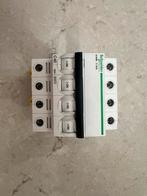 Schneider - Automaat 40A 4P C 6Ka, Doe-het-zelf en Bouw, Ophalen, Zo goed als nieuw, Schakelaar