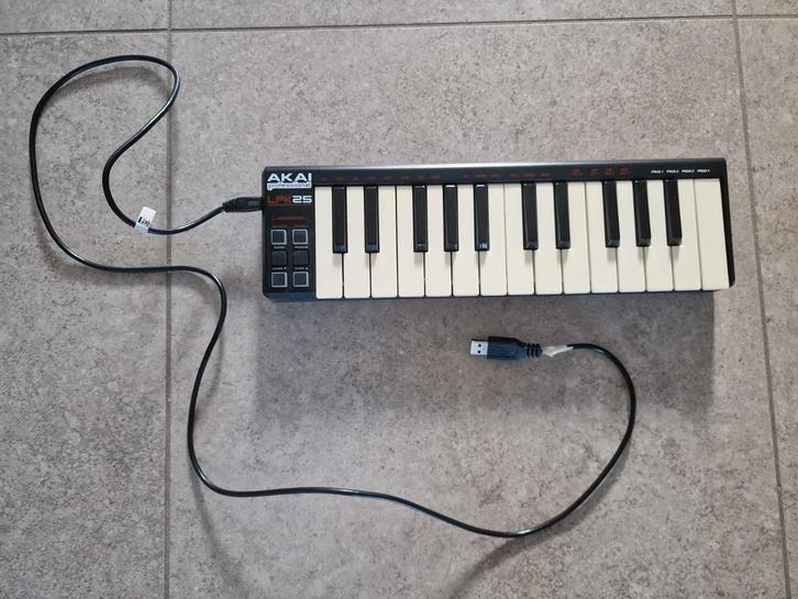 AKAI  LPK25 MIDI Keybord, Muziek en Instrumenten, Midi-apparatuur, Zo goed als nieuw, Ophalen