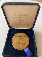 Médaille commémorative du Royal College of Defence Studies, Enlèvement
