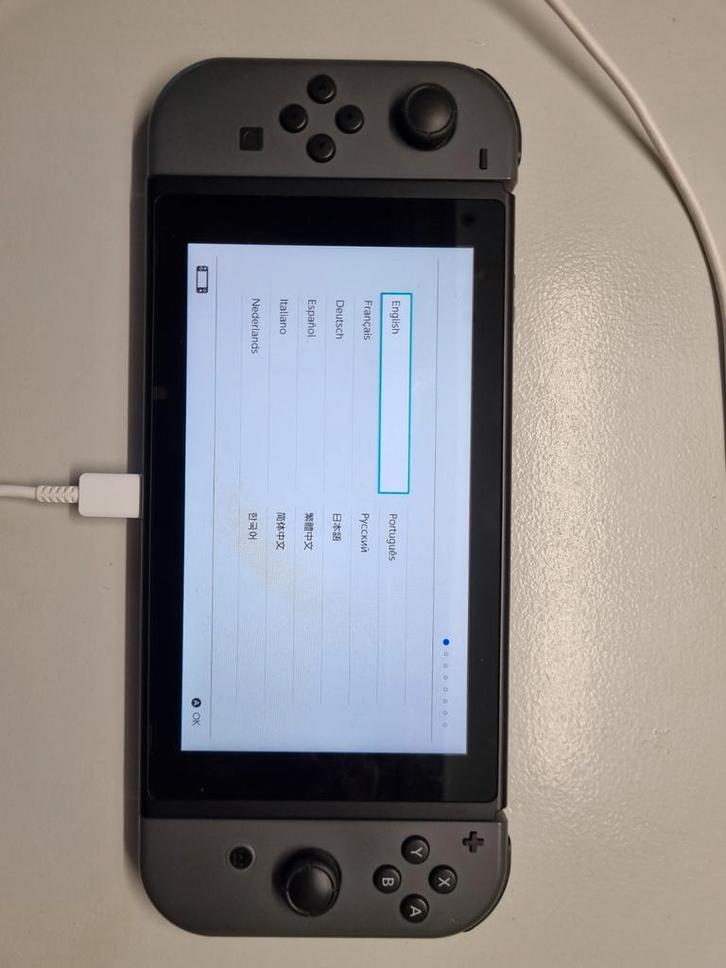 Nintendo switch V2 + accessoires, Games en Spelcomputers, Spelcomputers | Nintendo Switch, Ophalen