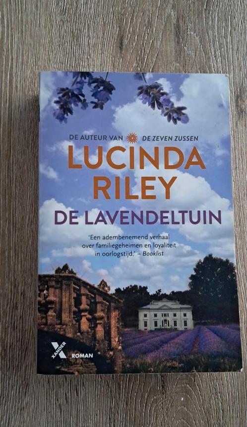 Boek 'De lavendeltuin' van Lucinda Riley, Boeken, Romans, Zo goed als nieuw, Ophalen of Verzenden