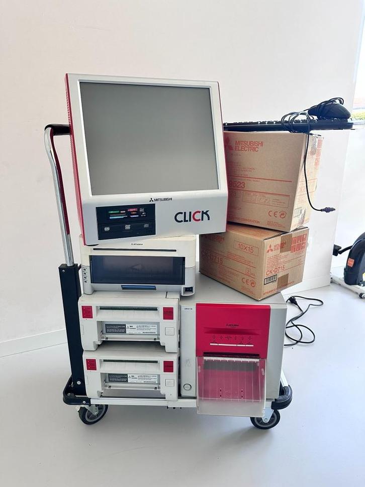 PROF. Mitsubishi fotoprinters set 3 stuks + kiosk + media, Computers en Software, Printers, Gebruikt, Fotoprinter, Thermo-printer