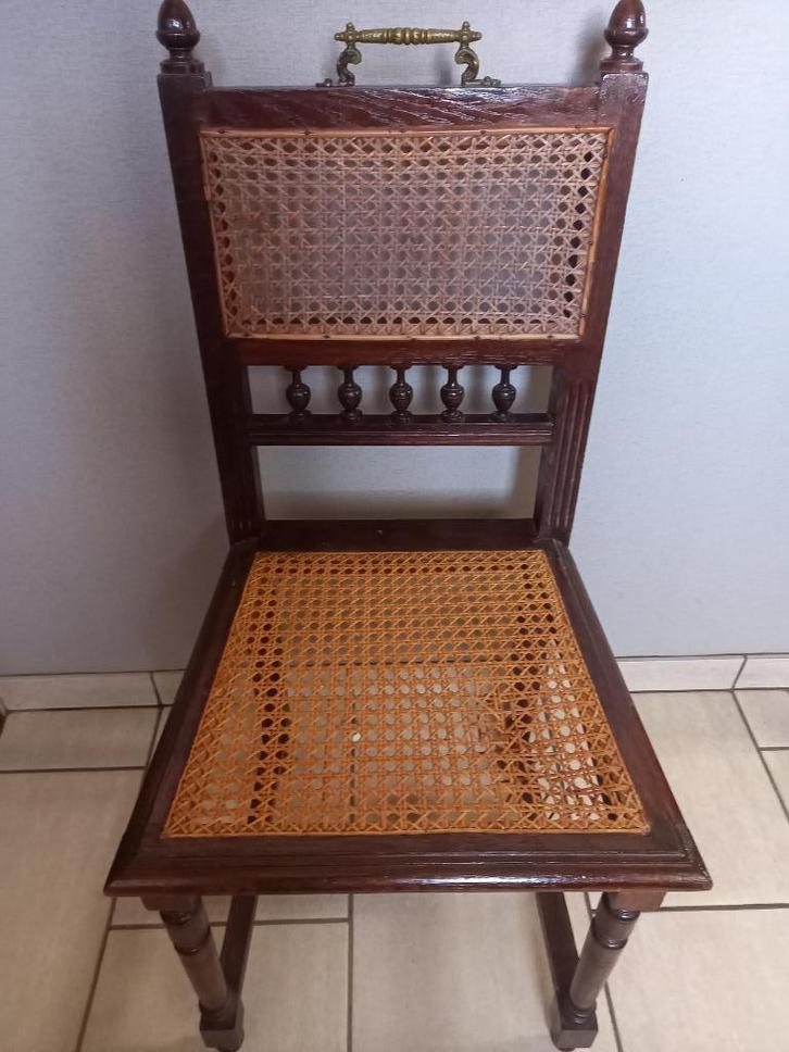 Antieke houten stoel met biezen zitting, Antiek en Kunst, Antiek | Meubels | Stoelen en Sofa's, Ophalen