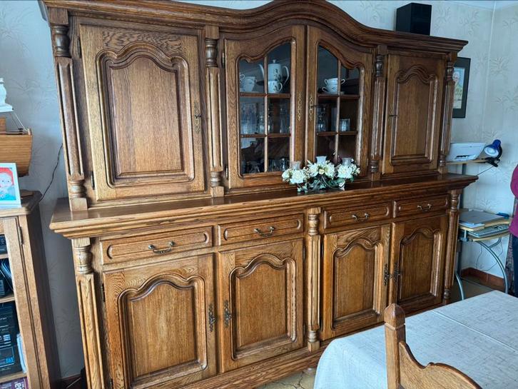 Massief eiken wandmeubel – klassiek en stijlvol, Huis en Inrichting, Kasten | Buffetkasten, Zo goed als nieuw, Ophalen
