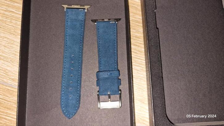 Apple Watch-horlogebandje in alcantara, Handtassen en Accessoires, Smartwatches, Nieuw, iOS, Blauw, Ophalen of Verzenden