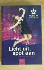 Musicalsterren 1 - Licht uit, spot aan  - NIEUW, Livres, Livres pour enfants | Jeunesse | 10 à 12 ans, Enlèvement ou Envoi, Simone Kortsmit