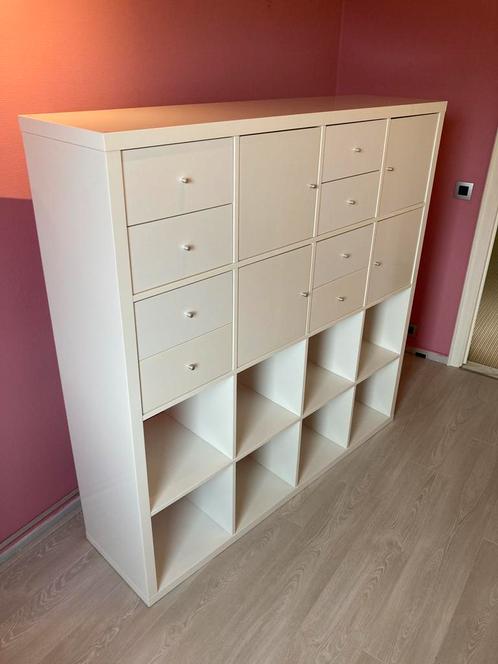 Kallax kast Ikea glanzend wit 4x4, Huis en Inrichting, Kasten | Wandmeubels, Gebruikt, 100 tot 150 cm, Minder dan 150 cm, 25 tot 50 cm