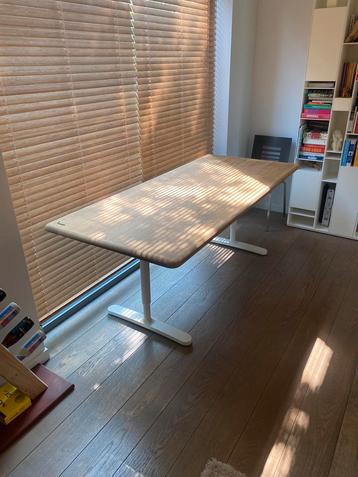 Bureau tafel massief eiken hout, metalen onderstel beschikbaar voor biedingen