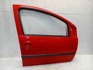 PORTIER RECHTS VOOR Peugeot 107 (01-2005/05-2014) beschikbaar voor biedingen