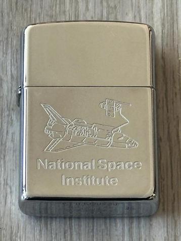 ZIPPO aansteker uit de collectie "NAT SPACE INSTITUTE" -100€ beschikbaar voor biedingen