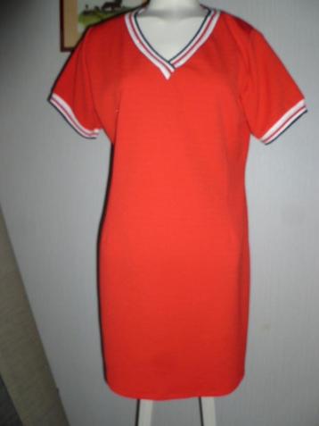 Rode dames jurk. Large