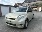 DAIHATSU SIRION 1.0 BLANCO GEKEURD VOOR VERKOOP, Auto's, Daihatsu, Voorwielaandrijving, 118 g/km, Stof, Zwart