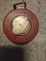 Ancien décamètre de mesure