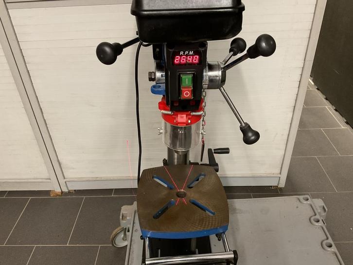 Kolomboormachine variomatic, Doe-het-zelf en Bouw, Gereedschap | Boormachines, Zo goed als nieuw, Kolomboormachine, Ophalen