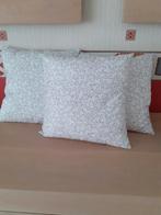 3 kussens wit met grijs 35X35cm : 5euro, Huis en Inrichting, Woonaccessoires | Kussens, Ophalen of Verzenden, Zo goed als nieuw