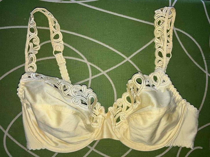 BH 75C - merk Chantelle - Nieuwstaat !, Kleding | Dames, Ondergoed en Lingerie, BH, Geel, Ophalen of Verzenden