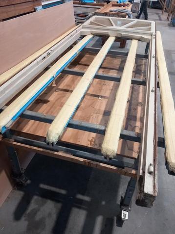 Werktafel op wielen beschikbaar voor biedingen