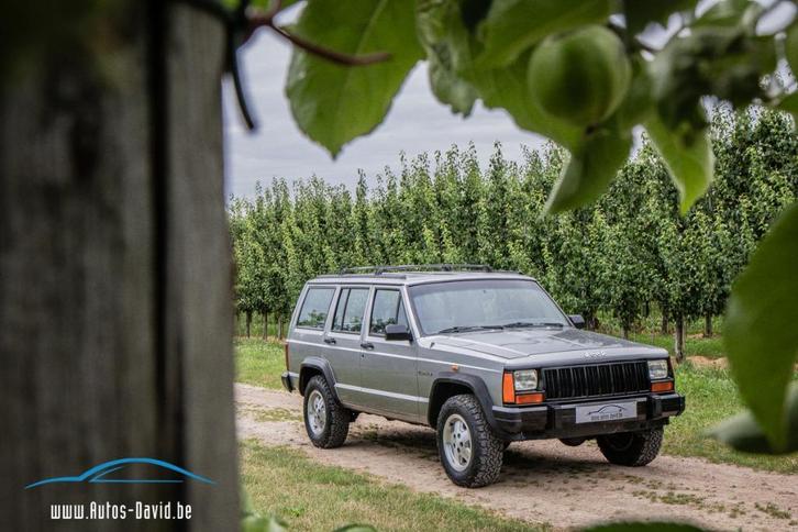 Jeep Cherokee XJ 4.0i Automaat 4X4 / OLDTIMER SERVO AIRCO, Auto's, Jeep, Bedrijf, Te koop, Cherokee, 4x4, Airconditioning, Elektrische ramen