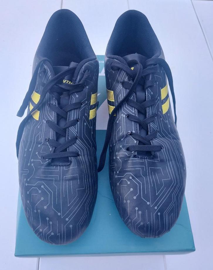 Voetbalschoenen met noppen maat 44, Sport en Fitness, Voetbal, Zo goed als nieuw, Ophalen of Verzenden