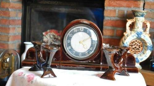 horloge avec bougeoir en faience, Antiquités & Art, Antiquités | Horloges, Enlèvement ou Envoi