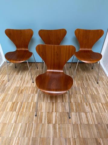 4 x Fritz Hansen vlinderstoelen noten fineer Arne Jacobsen beschikbaar voor biedingen