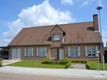 Villa te huur in Sint-Eloois-Winkel, 3 slpks beschikbaar voor biedingen