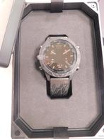 Montre moderne GARMIN Commander (GEN2) Carb ed., Neuf, Étanche, Garmin, IOS