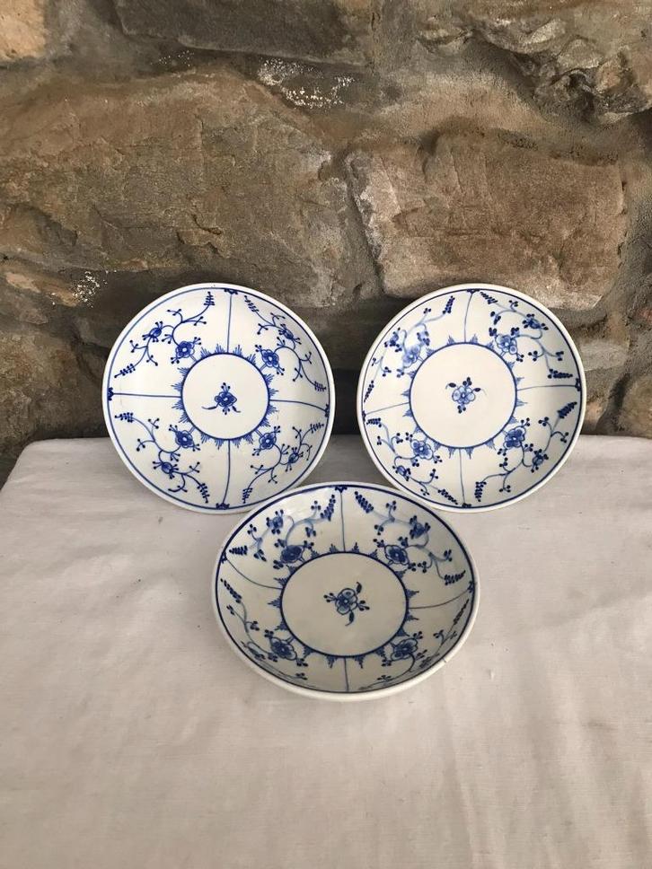 Set van 3 antieke porseleinen schotels uit Doornik, Antiek en Kunst, Antiek | Porselein, Ophalen of Verzenden