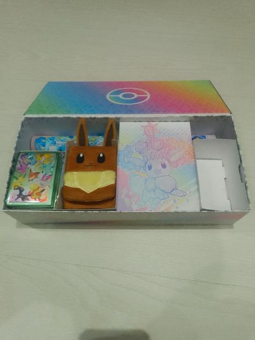 Boîte upc évolution prismatique sans Booster ni carte promo, Hobby en Vrije tijd, Gezelschapsspellen | Kaartspellen, Zo goed als nieuw