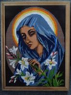 Volkskunst Heilige Maria borduurwerk Maria geborduurd 1960, Verzamelen, Overige typen, Ophalen of Verzenden, Christendom | Katholiek
