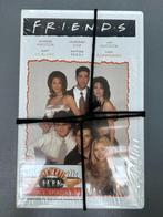 VHS Friends - Seizoen 2 - VF - (pakket van 4 VHS SECAM), Alle leeftijden, Ophalen of Verzenden, Nieuw in verpakking, Tv-serie of Tv-programma