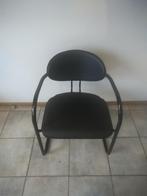 Zwarte stoel in metaal met hard leder, Metaal, Zo goed als nieuw, Eén, Zwart