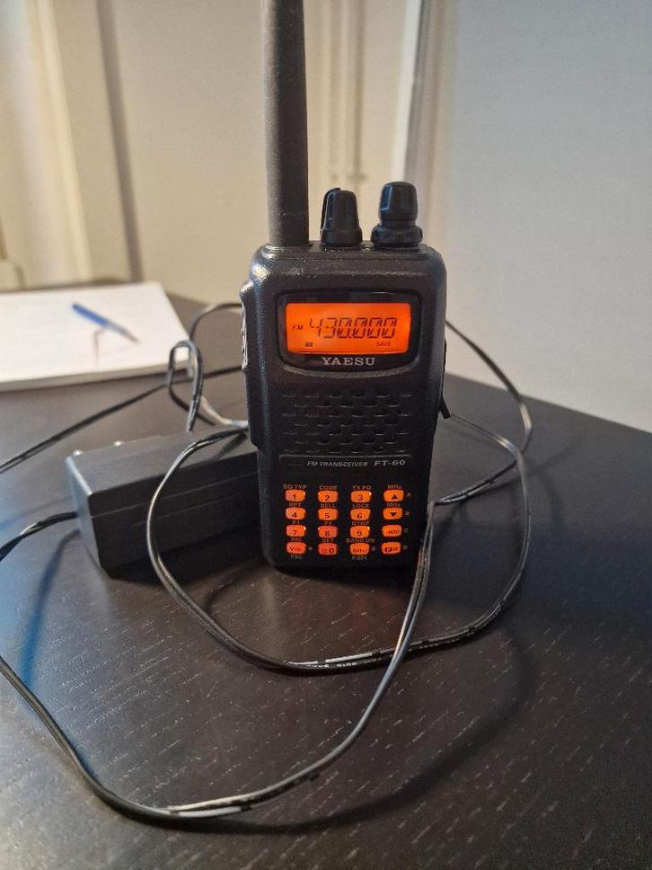 YAESU Model: FT-60R, Telecommunicatie, Zenders en Ontvangers, Zo goed als nieuw, Zender en Ontvanger, Ophalen of Verzenden