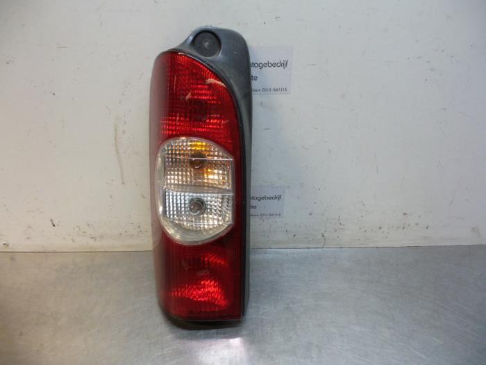 Feu arrière gauche d'un Renault Master (Master 2 98-), Autos : Pièces & Accessoires, Éclairage, Renault, Utilisé, Enlèvement ou Envoi