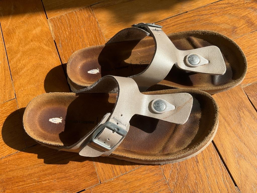 Tongs fille Hush Puppies 34 cuir, Enlèvement ou Envoi, Hush Puppies, Utilisé, Autres types