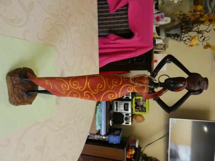 afrikaans beeld- vrouw met lijnen in het kleed.prijsdaling., Antiek en Kunst, Kunst | Beelden en Houtsnijwerken, Ophalen